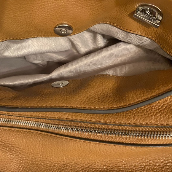 Michael Michael Kors ASTOR LARGE SATCHEL - Picture 11 of 14